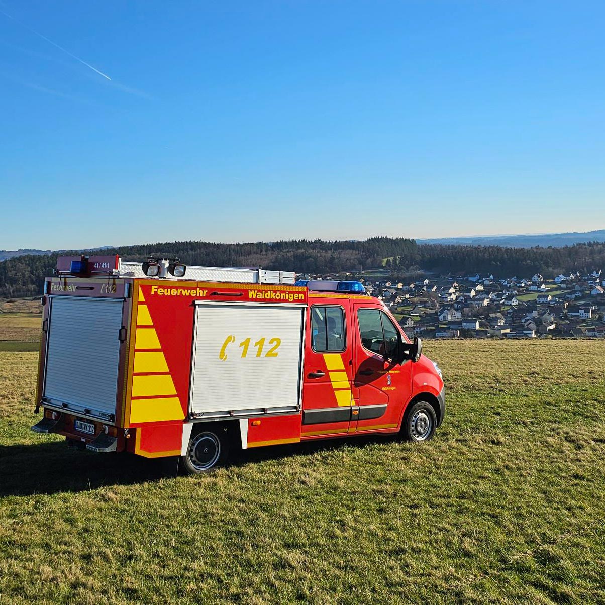 Feuerwehrauto der Freiwilligen Feuerwehr Waldkönigen, aufgenommen auf der Wart mit Blick auf Waldkönigen
